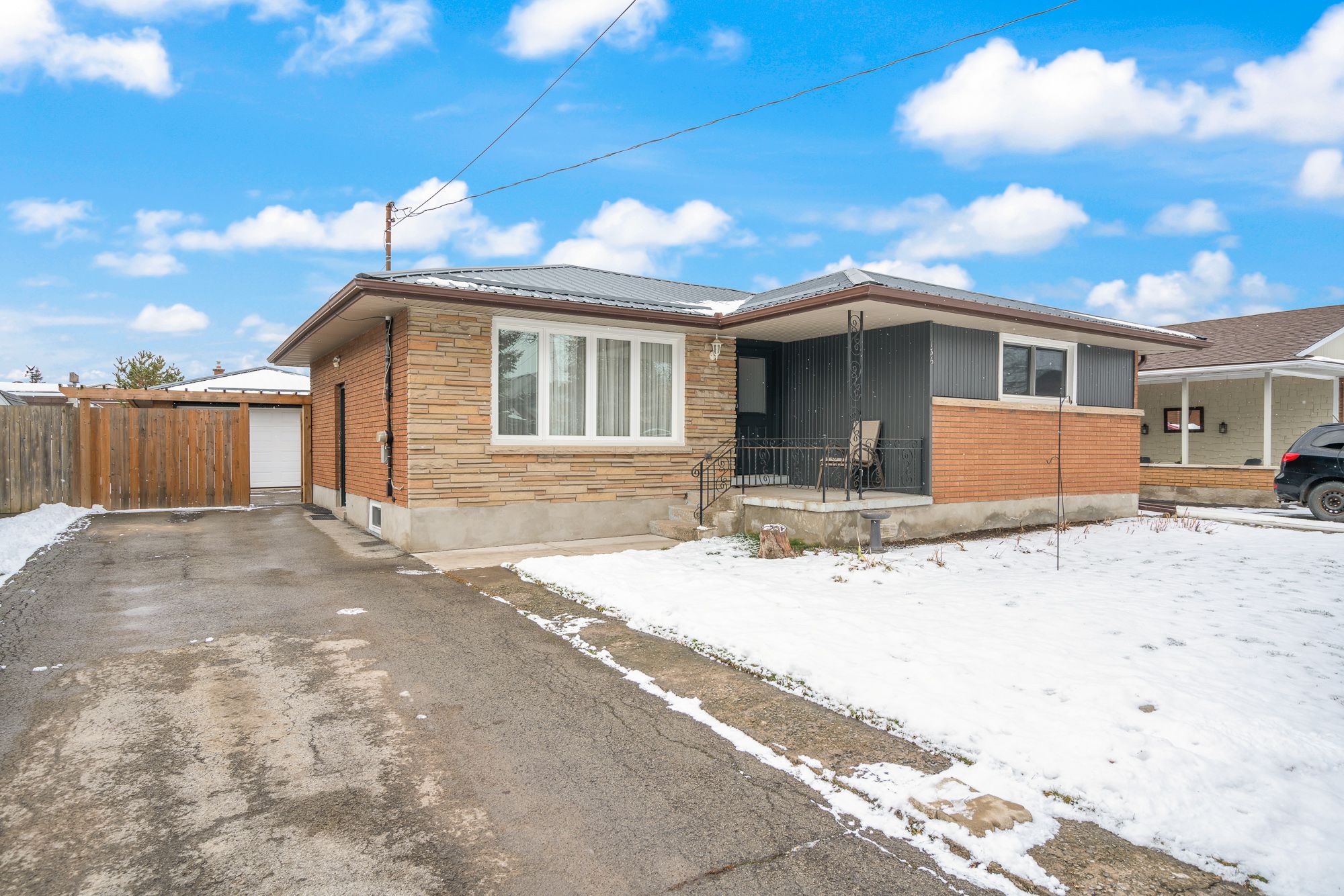 Main Photo: 136 Louise Street in Welland: 770 - Lincoln / Crowland House for sale : MLS®# 40370753	