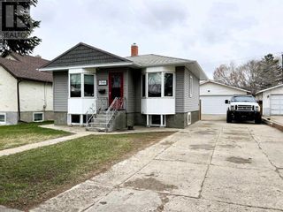Photo 1: 1946 15 Avenue SE in Medicine Hat: House for sale : MLS®# A2123460