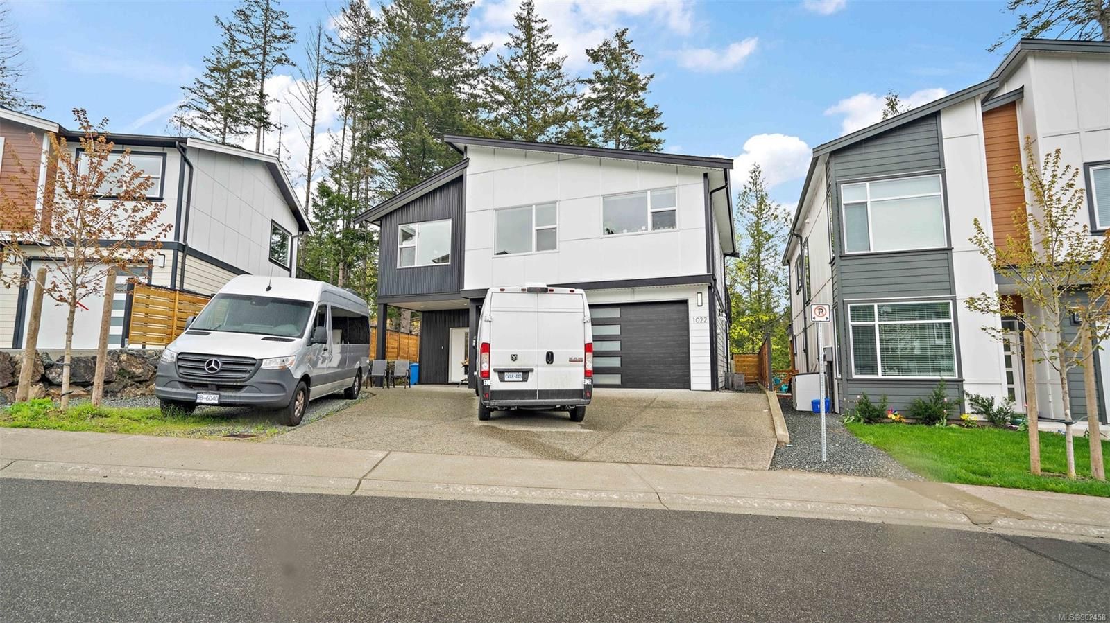 Main Photo: 1022 Golden Spire Cres in Langford: La Olympic View House for sale : MLS®# 902458