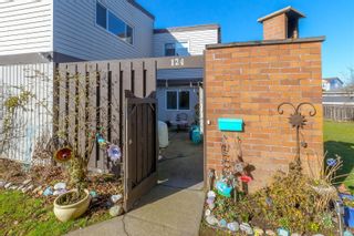 Photo 2: 124 984 Dunford Ave in Langford: La Langford Proper Row/Townhouse for sale : MLS®# 923453
