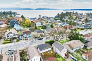 Main Photo: 1332 Lyall St in Esquimalt: Es Saxe Point House for sale : MLS®# 958214