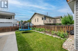 Photo 3: 251 ROY Avenue in Penticton: House for sale : MLS®# 10300736
