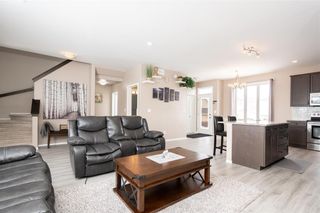 Photo 3: Move In Ready 2 Storey in Winnipeg: 1R House for sale (Bridgwater Lakes) 