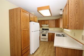 Photo 4: 59 2345 CRANLEY Drive in Surrey: King George Corridor Manufactured Home for sale in "La Mesa" (South Surrey White Rock)  : MLS®# R2178006