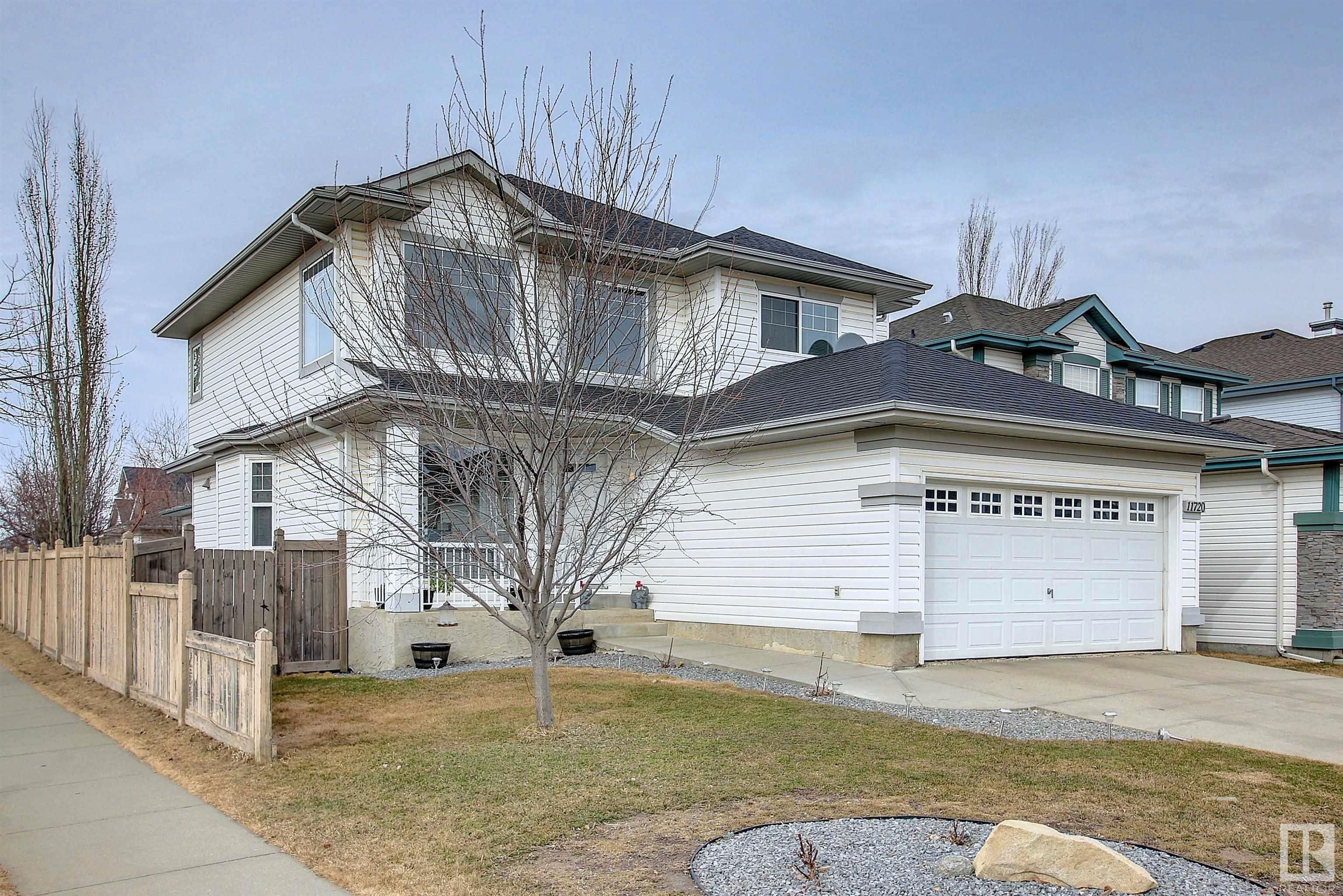 Main Photo: 11720 12 AVE in Edmonton: Zone 16 House for sale : MLS®# E4285870