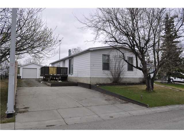 Welcome to this Great Double Wide with an Oversized Single Garage!