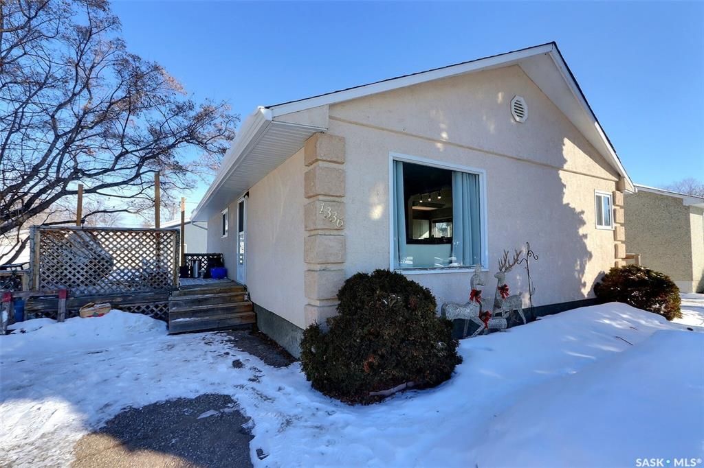 Main Photo: 1336 4th Street East in Prince Albert: East Flat Residential for sale : MLS®# SK920804