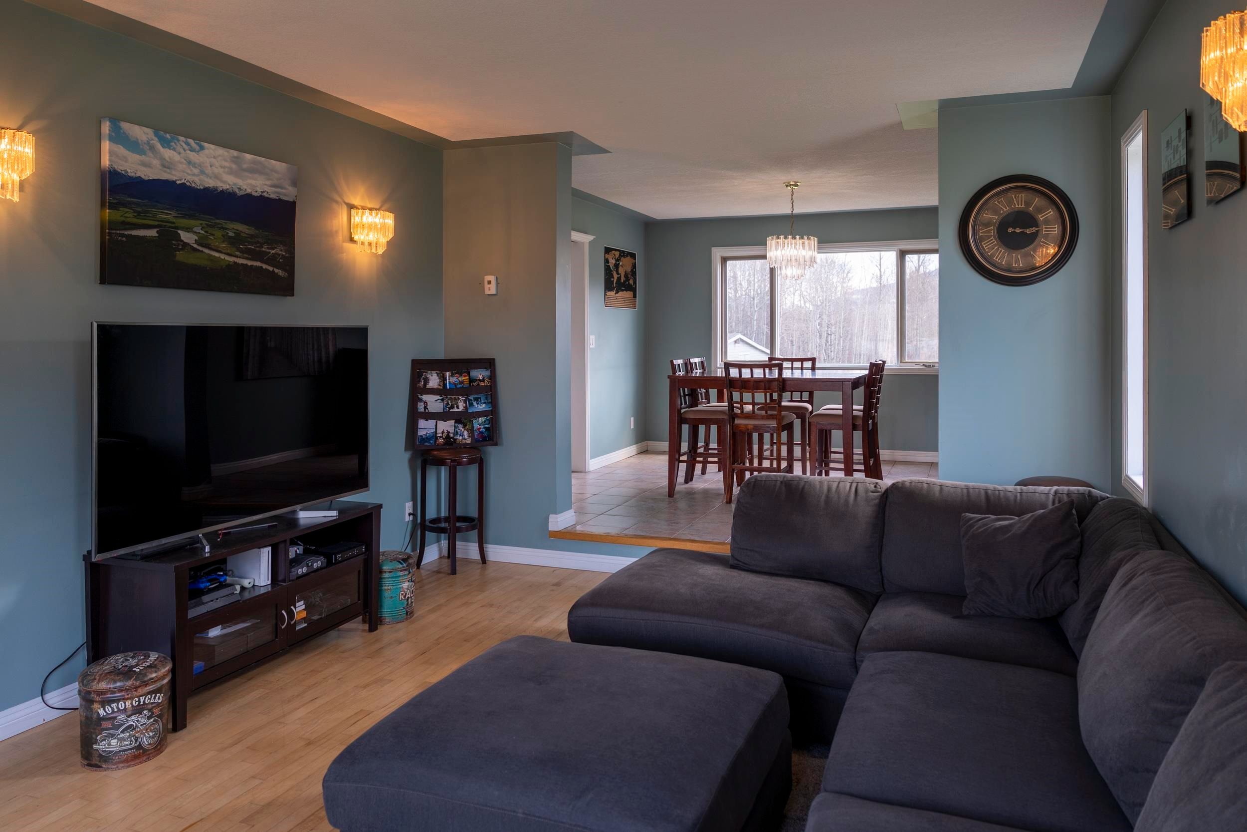 Main Photo: 670 DOMINION STREET in McBride: McBride - Town House for sale (Robson Valley (Zone 81))  : MLS®# R2682548