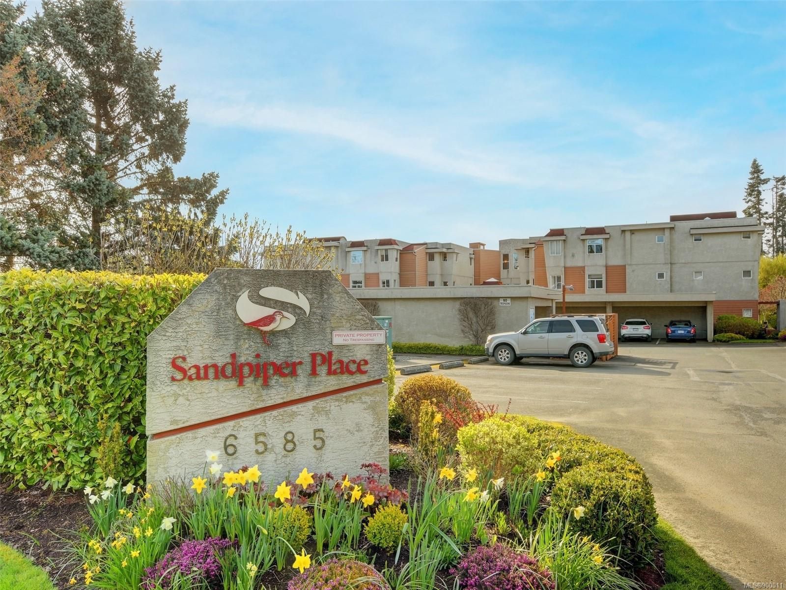 Main Photo: 105 6585 Country Rd in Sooke: Sk Sooke Vill Core Condo for sale : MLS®# 900011