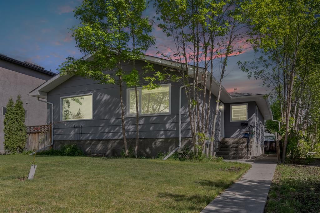 Main Photo: 134 41 Avenue NW in Calgary: Highland Park Semi Detached (Half Duplex) for sale : MLS®# A2051448