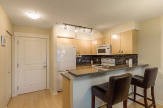 Photo 6: 319 20750 DUNCAN Way in Langley: Langley City Condo for sale in "FAIRFIELD LANE" : MLS®# R2145506