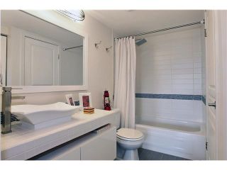 Photo 4: 408 2439 WILSON Avenue in Port Coquitlam: Central Pt Coquitlam Condo for sale in "AVEBURY POINT" : MLS®# V842220