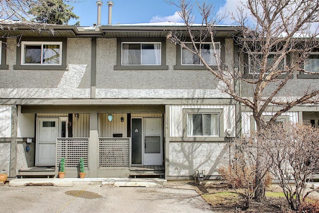 Main Photo: 104 7172 Coach Hill Road SW in Calgary: Coach Hill Row/Townhouse for sale : MLS®# A1097069