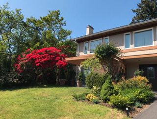 Photo 2: 4572 WOODGREEN Drive in West Vancouver: Cypress Park Estates House for sale : MLS®# R2877406