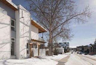 Photo 2: 3202 22 Street SW in Calgary: Richmond Semi Detached (Half Duplex) for sale : MLS®# A2032593