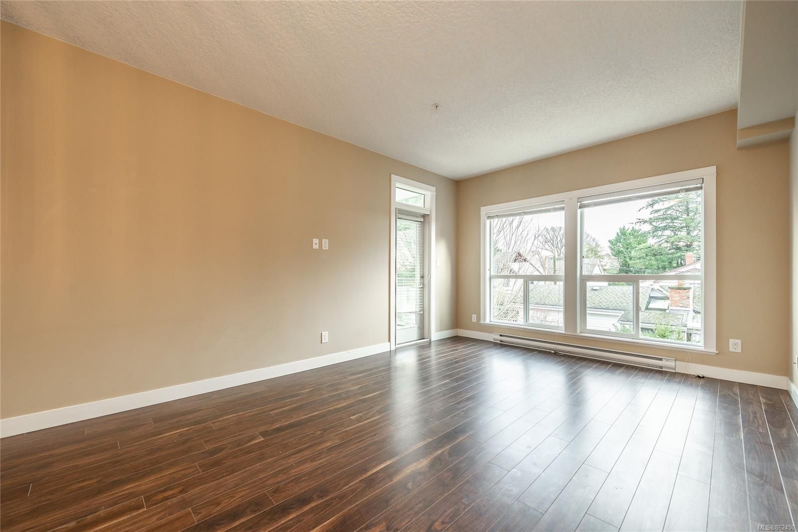 Photo 3: Photos: 204 938 Dunford Ave in Langford: La Langford Proper Condo for sale : MLS®# 862450