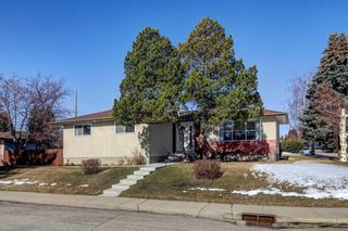 Main Photo: 27 Glacier Drive SW in Calgary: Glamorgan Detached for sale : MLS®# A2121474
