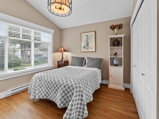 Photo 11: 1388 OAKWOOD Crescent in North Vancouver: Norgate House for sale : MLS®# R2867475