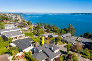 Photo 4: 14357 SUNSET Drive: White Rock House for sale in "Panoramic Ocean & Mnt Baker" (South Surrey White Rock)  : MLS®# R2819733