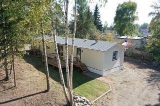 Photo 1: 2051 HEMLOCK Avenue in Quesnel: Red Bluff/Dragon Lake Manufactured Home for sale in "Red Bluff" : MLS®# R2818651
