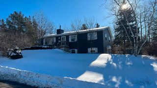 Photo 1: 27 Forest Hill Drive in New Glasgow: 106-New Glasgow, Stellarton Residential for sale (Northern Region)  : MLS®# 202302542