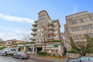 Photo 2: 203 137 W 17TH Street in North Vancouver: Central Lonsdale Condo for sale in "Westgate" : MLS®# R2520239