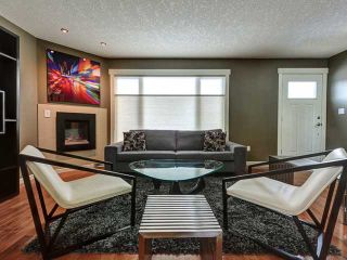 Photo 2: 936 15 Avenue NE in Calgary: Renfrew_Regal Terrace Residential Detached Single Family for sale : MLS®# C3650147