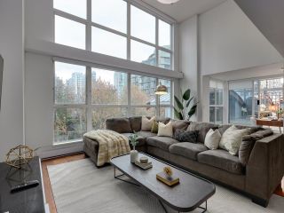 Photo 1: 405 1238 SEYMOUR Street in Vancouver: Downtown VW Condo for sale in "The Space" (Vancouver West)  : MLS®# R2821712