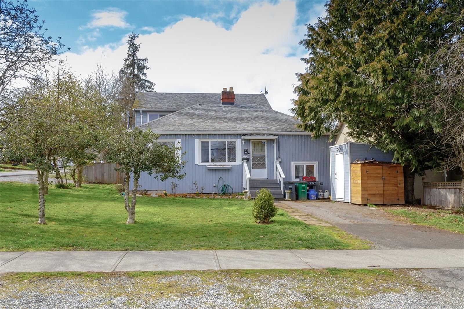 Main Photo: 237 Obed Ave in Saanich: SW Gorge House for sale (Saanich West)  : MLS®# 896523