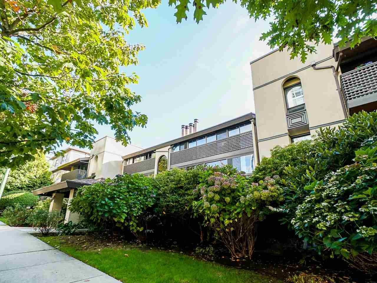 Main Photo: 302 141 W 13TH Street in North Vancouver: Central Lonsdale Condo for sale in "Tramore House" : MLS®# R2507057