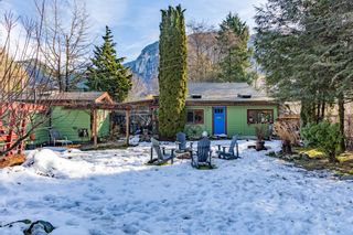 Photo 4: 1264 VANCOUVER Street in Squamish: Downtown SQ House for sale : MLS®# R2652835