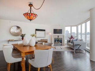 Photo 3: 1001 1383 MARINASIDE Crescent in Vancouver: Yaletown Condo for sale in "The Columbus" (Vancouver West)  : MLS®# R2735968