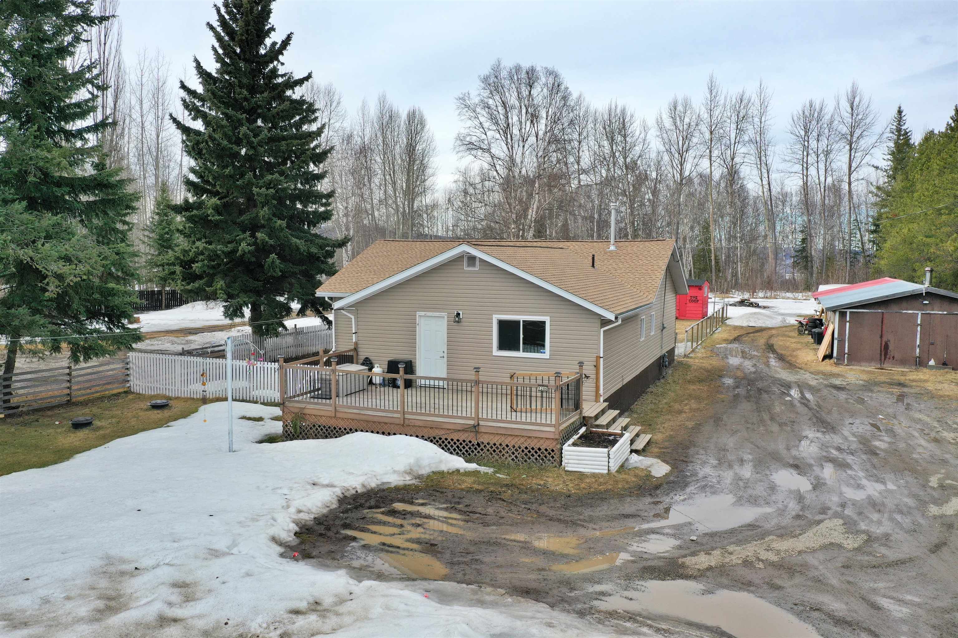 Main Photo: 1286 MAPLE Drive in Quesnel: Red Bluff/Dragon Lake House for sale in "Maple Drive" (Quesnel (Zone 28))  : MLS®# R2665396