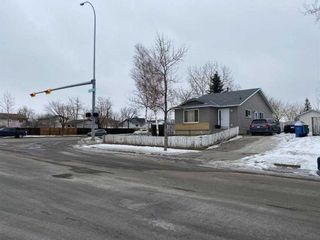 Photo 6: 220 Falworth Way NE in Calgary: Falconridge Detached for sale : MLS®# A2096286