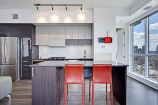 Photo 2: 1704 550 Riverfront Avenue SE in Calgary: Downtown East Village Apartment for sale : MLS®# A1254647