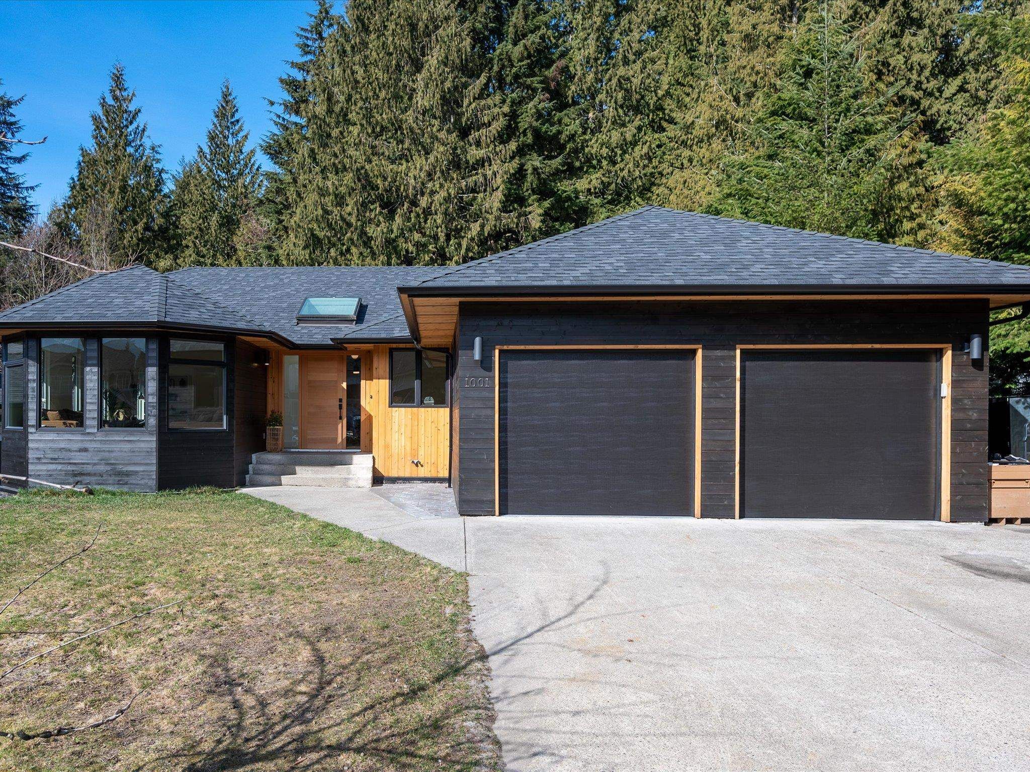 Main Photo: 1001 PIA Road in Squamish: Garibaldi Highlands House for sale in "Garibaldi Highlands" : MLS®# R2661530