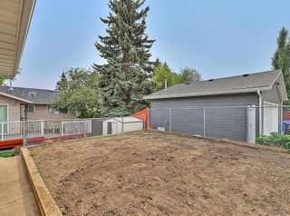 Photo 11: 852 Thorneycroft Drive NW in Calgary: Thorncliffe Detached for sale : MLS®# A1257781
