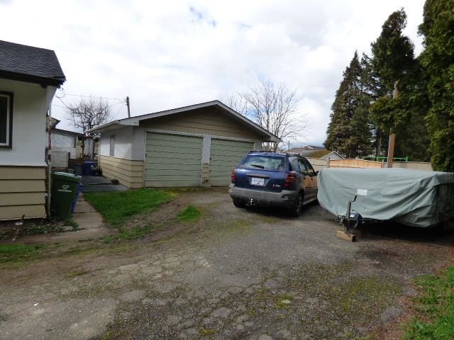 Photo 13: Photos: 8687 ELM Drive in Chilliwack: Chilliwack E Young-Yale Duplex for sale : MLS®# R2586143