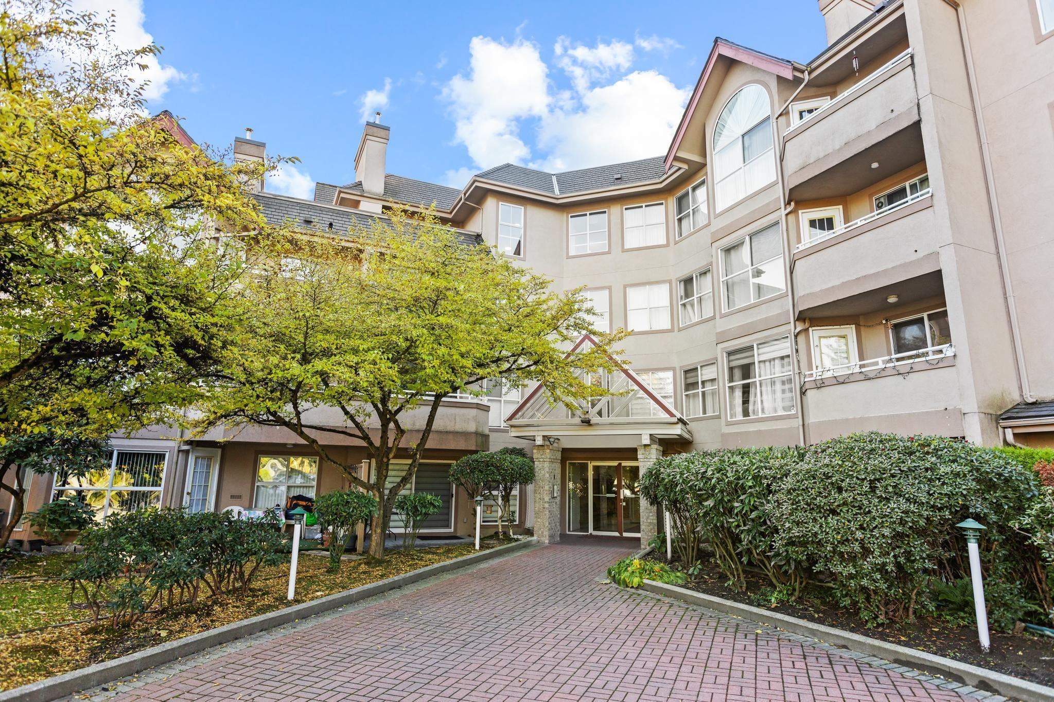 Main Photo: 310 7435 121A Street in Surrey: West Newton Condo for sale : MLS®# R2746911