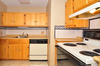 Photo 2: 303 325 W 3RD Street in North Vancouver: Lower Lonsdale Condo for sale in "HARBOUR VIEW" : MLS®# V861461