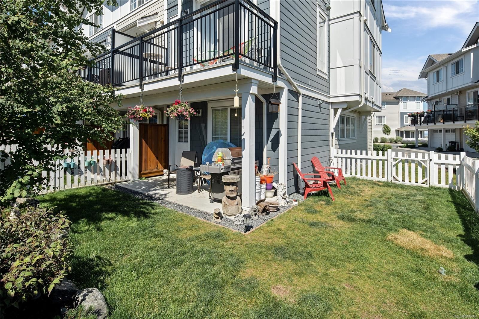 Main Photo: 4 370 Latoria Blvd in Colwood: Co Royal Bay Row/Townhouse for sale : MLS®# 908484