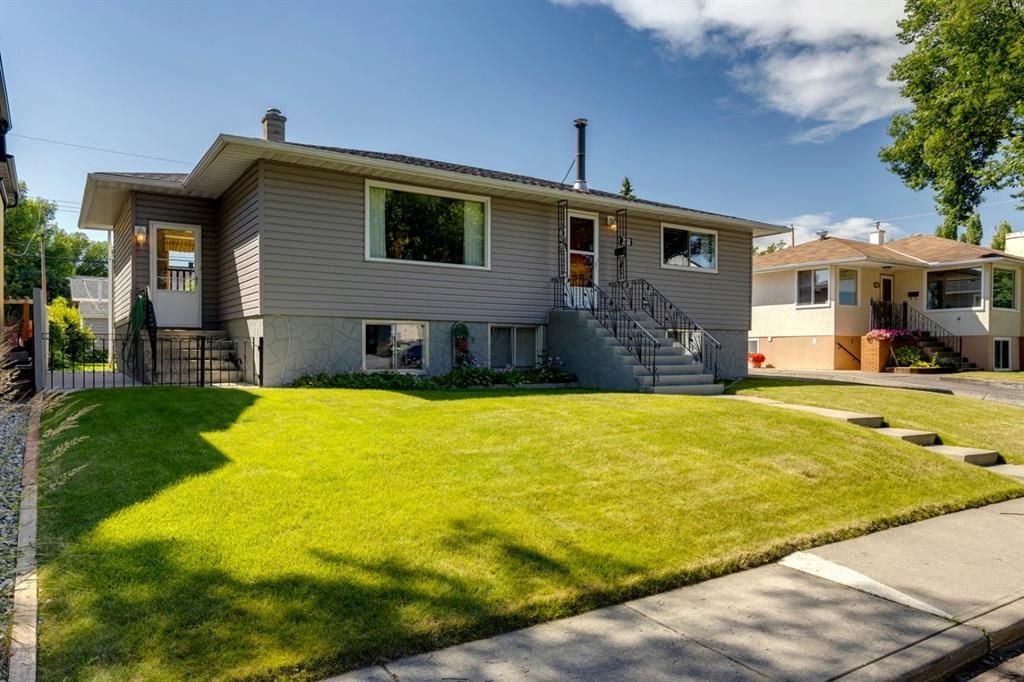 Main Photo: 1427 Russell Road NE in Calgary: Renfrew Detached for sale : MLS®# A1244831