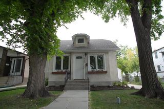 Photo 3: 939 Dugas Street in Winnipeg: Windsor Park Residential for sale (2G)  : MLS®# 202323832