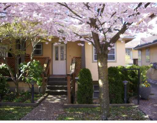 Main Photo: 5 249 E 4TH STREET in : Lower Lonsdale Townhouse for sale : MLS®# V752053