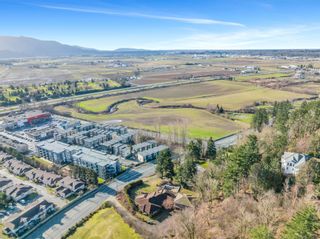 Photo 7: 35825 OLD YALE Road in Abbotsford: Abbotsford East House for sale : MLS®# R2795004