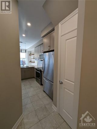 Photo 3: 130 ERIC MALONEY WAY in Ottawa: House for rent : MLS®# 1359549