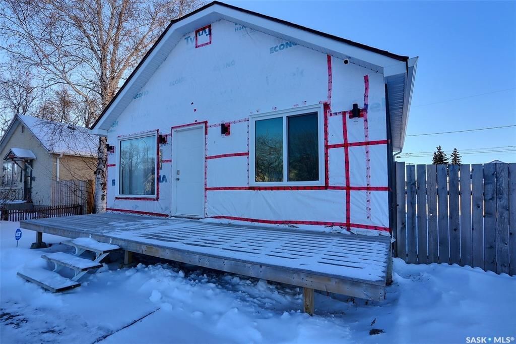 Main Photo: 631 8th Street East in Prince Albert: East Flat Residential for sale : MLS®# SK914160