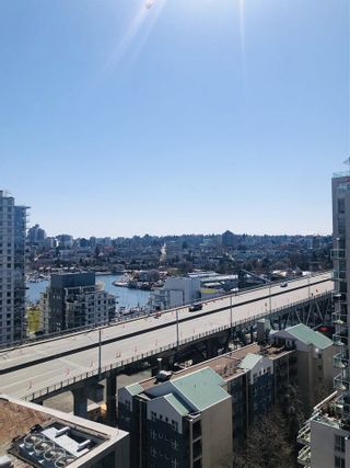 Photo 3: 1903 1480 HOWE Street in Vancouver: Yaletown Condo for sale (Vancouver West)  : MLS®# R2450253