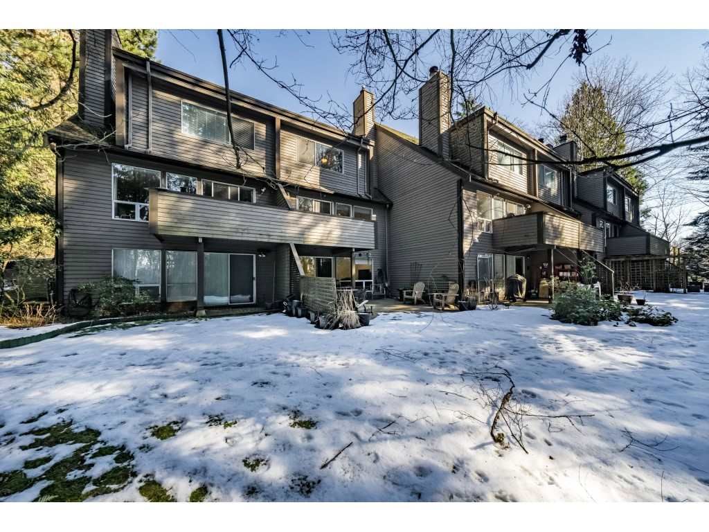 Main Photo: 8202 FOREST GROVE Drive in Burnaby: Forest Hills BN Townhouse for sale in "THE HENLEY ESTATE" (Burnaby North)  : MLS®# R2343454