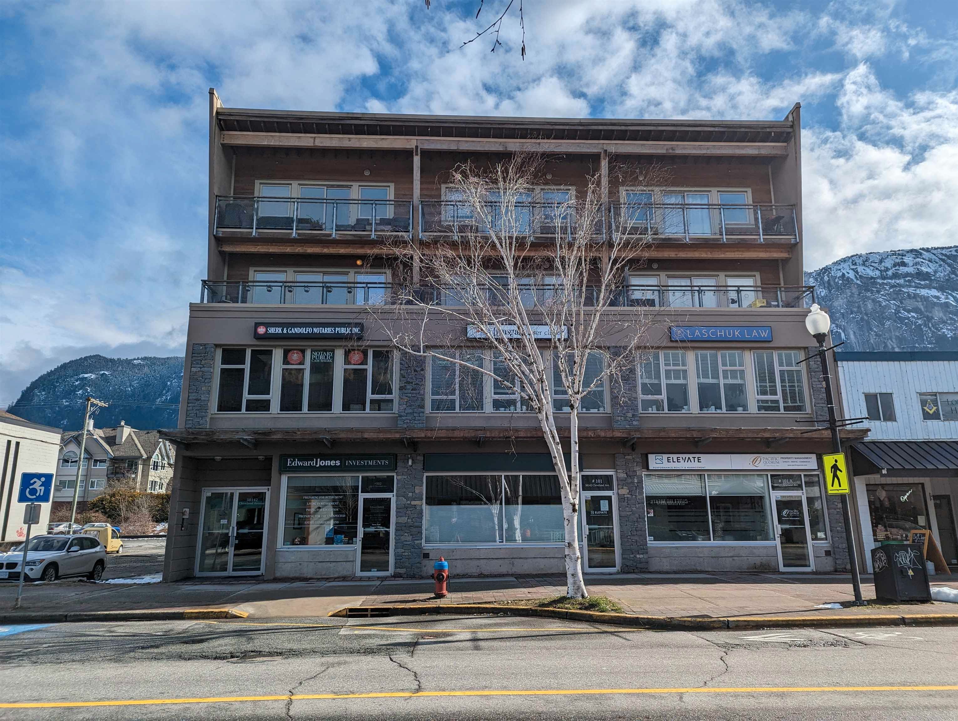 Main Photo: 406 38142 CLEVELAND Avenue in Squamish: Downtown SQ Condo for sale in "Cleveland Courtyard" : MLS®# R2758892